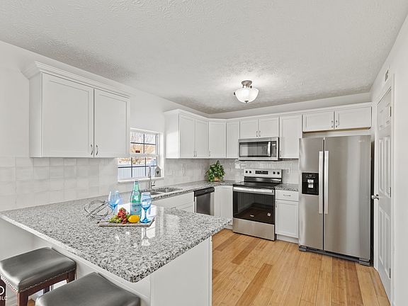 4th image of 2248 Salem Park Dr