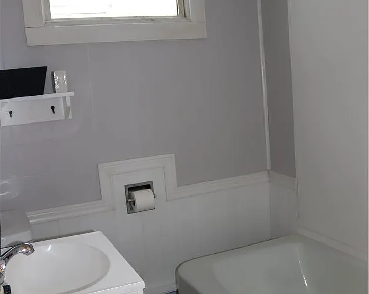 319 N Columbia St — Photo 3