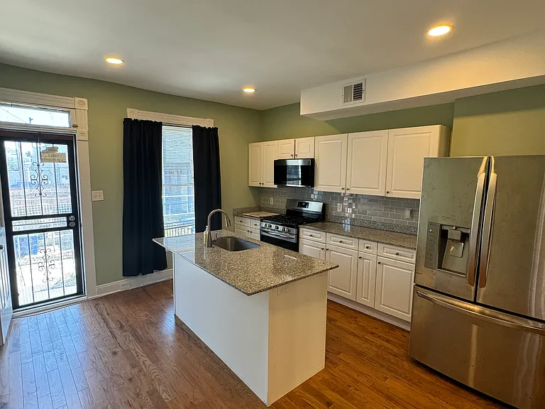 809 N Luzerne Ave — Photo 5