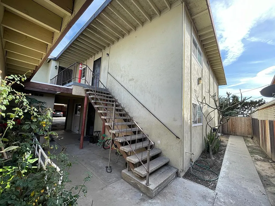 2152 W Alameda Ave #3