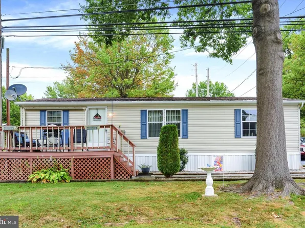 1 Rovak Dr, Middletown, PA 17057