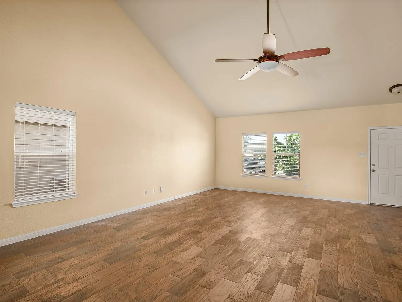 4 bed, 2.5 bath, 2095 sqft, $2,150 — Photo 3