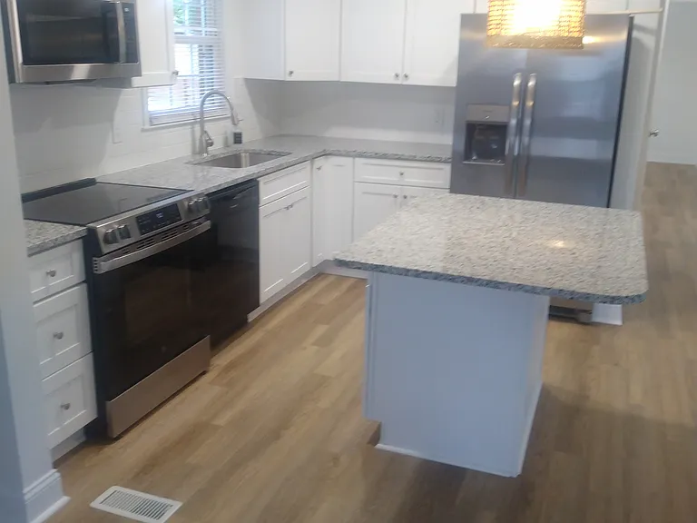 1011 Cedar Dr N — Photo 2