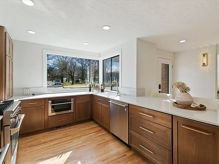 459 S Walnut St — Photo 10
