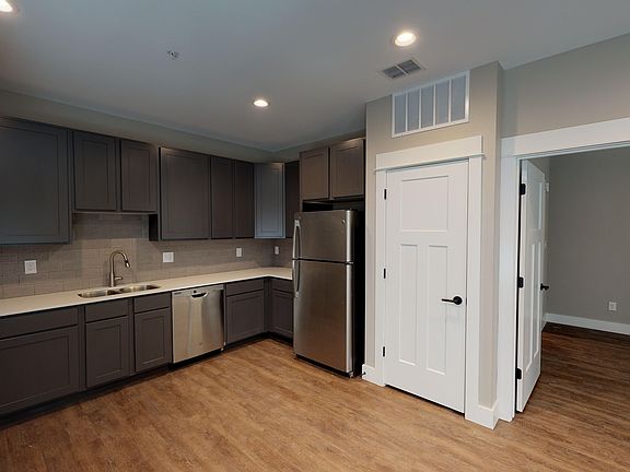 5th image of 311 Craddock Ave #102