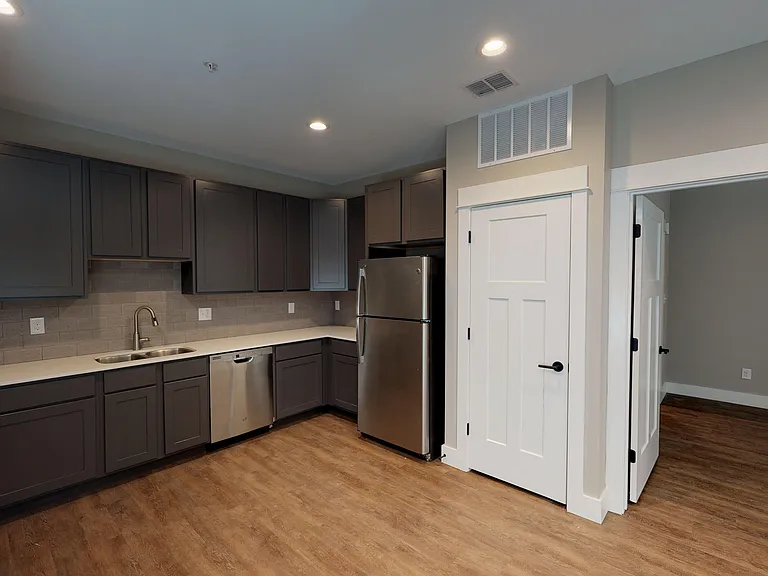 311 Craddock Ave #102 — Photo 5