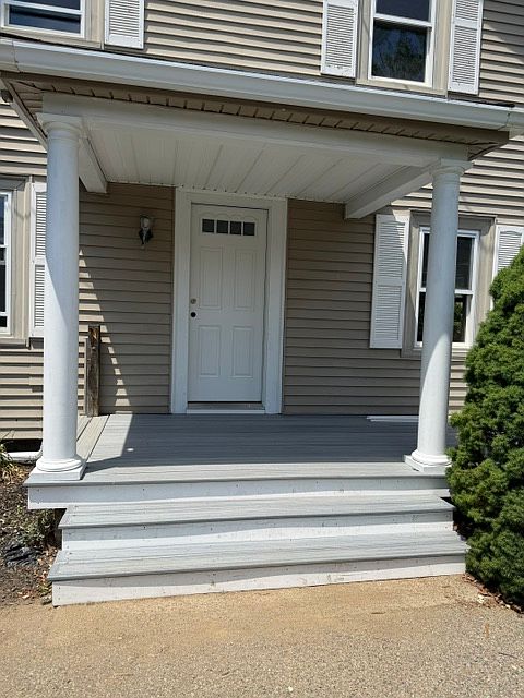main entrance with sun deck