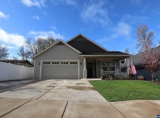 430 SW Applegate Trail Dr, Dallas, OR 97338