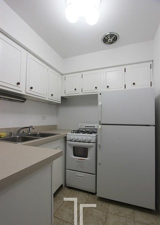1st image of 3161 N Cambridge Ave APT 513