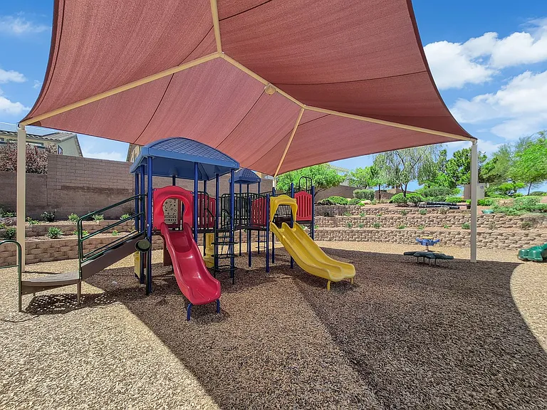 646 Monument Point St — Photo 44