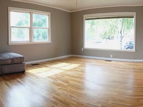 3rd image of 210 Cascade Dr