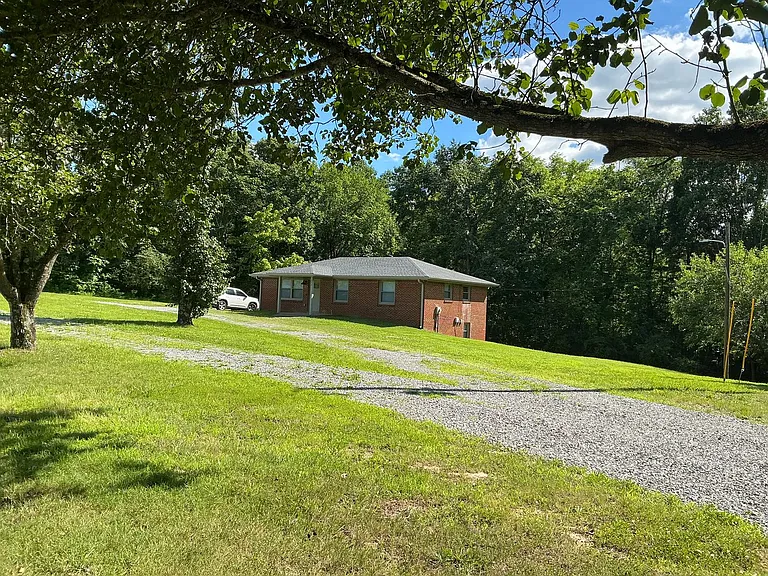 275 Attaway Rd — Photo 2
