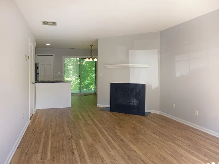 124 Marlowe Ct — Photo 2
