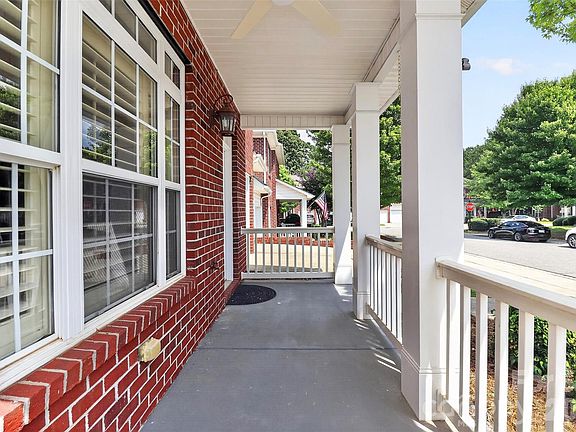 4th image of 19419 Beaufain St