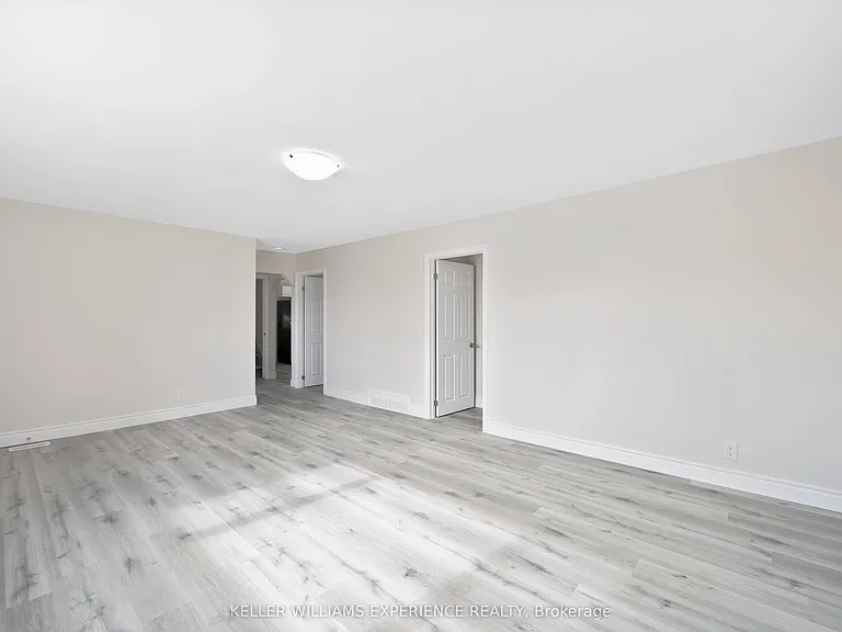 52 Cundles Rd E #UPPER — Photo 7