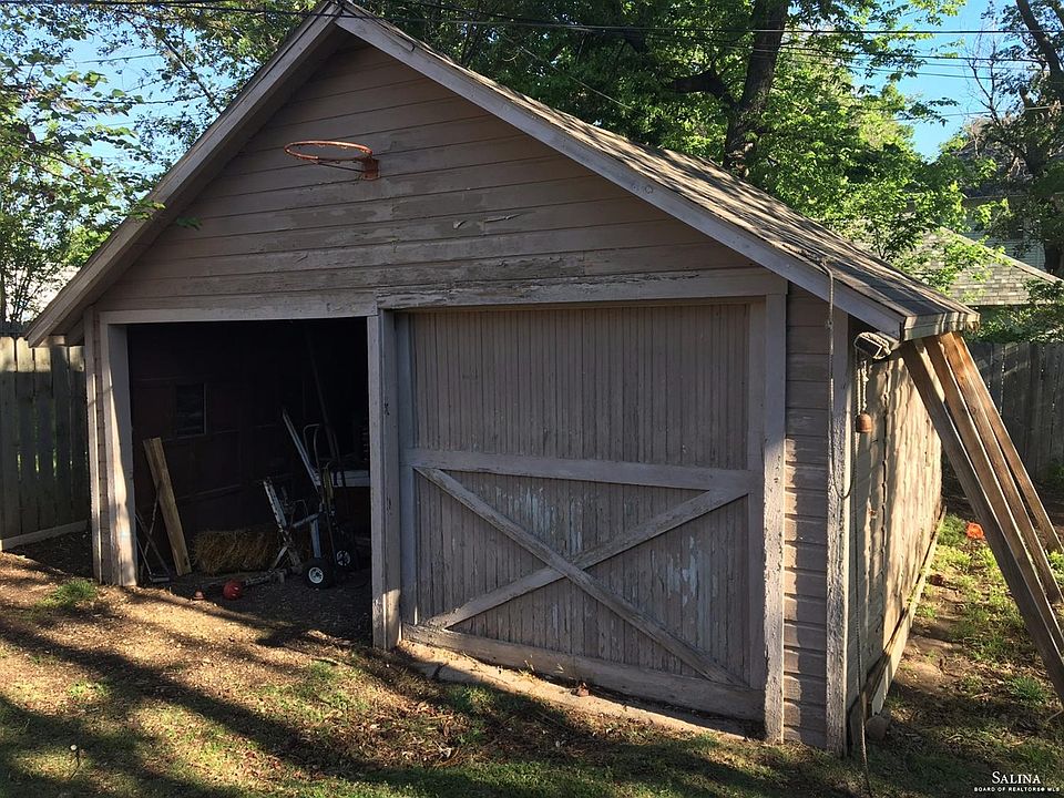 2nd image of 121 E Jewell Ave