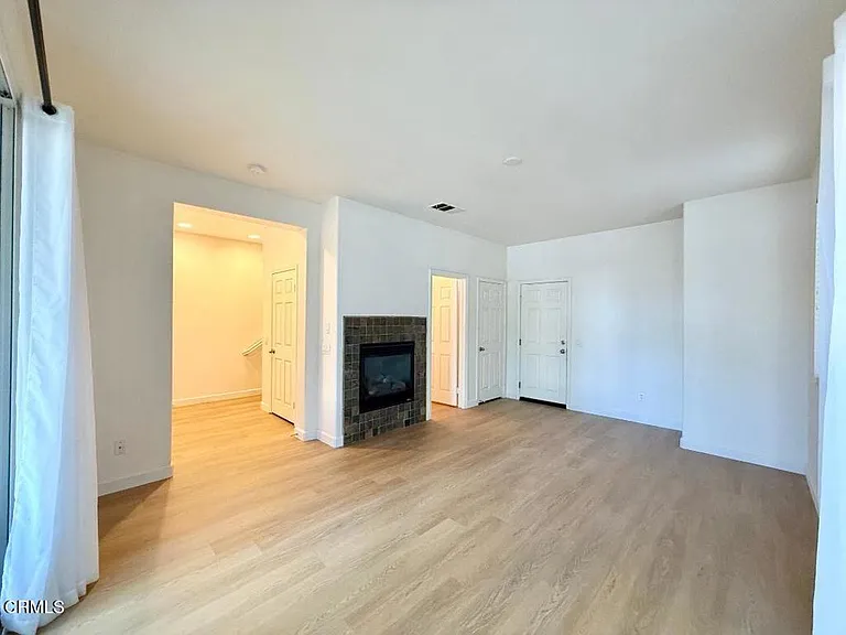 533 E Port Hueneme Rd — Photo 4