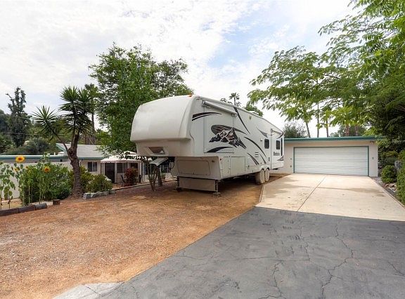 2nd image of 1115 Pebble Springs Ln