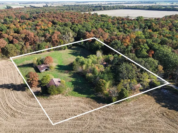 667 Linden Dr, Xenia, IL 62899