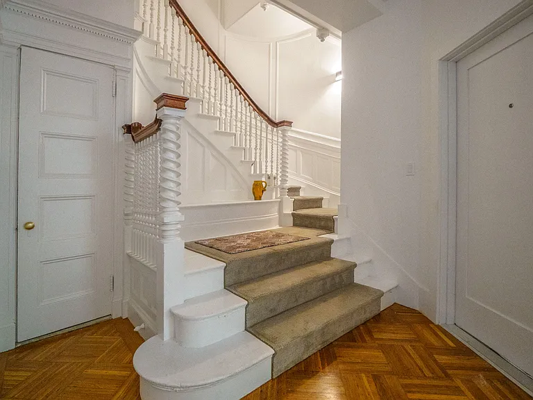 21 Regent Cir #3 — Photo 3
