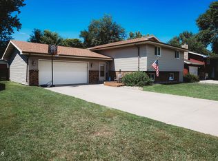 1411 6th Ave NE, Jamestown, ND 58401