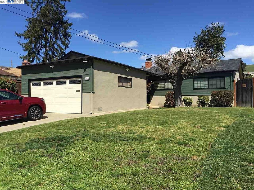 1st image of 33120 Hemlock Dr