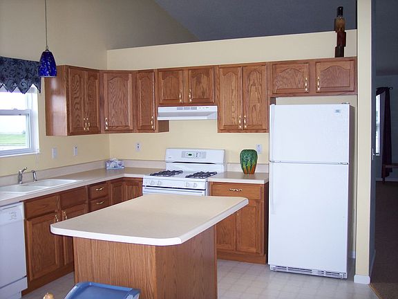 Kitchen -eat-in DR, pantry, laundry