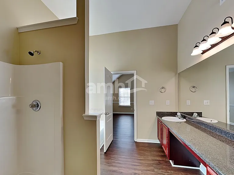 144 Tyre Dr — Photo 14
