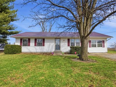 10 Sunrise Ln N, Bethany, IL, 61914