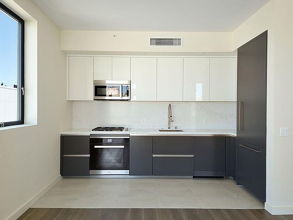 4th image of 1601 Larkin St Unit 305