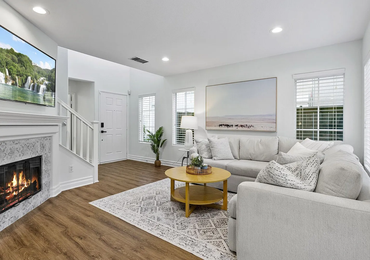 Stunning Aliso Viejo Pool Home 4 Bedroom — Photo 3
