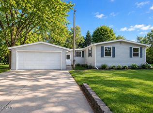 798 2nd St NE, Hillsboro, ND 58045