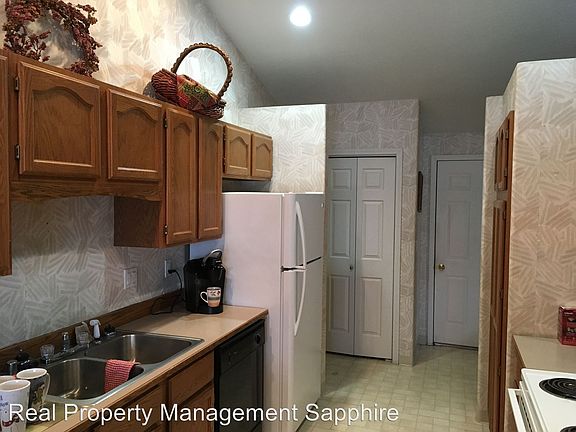 4th image of 127 Skeels Ave