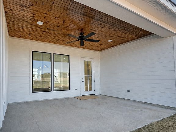 4th image of 1053 Martin Way