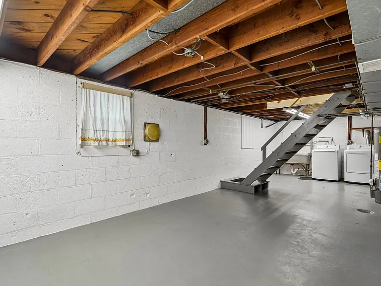 47 Rose Ave — Photo 23