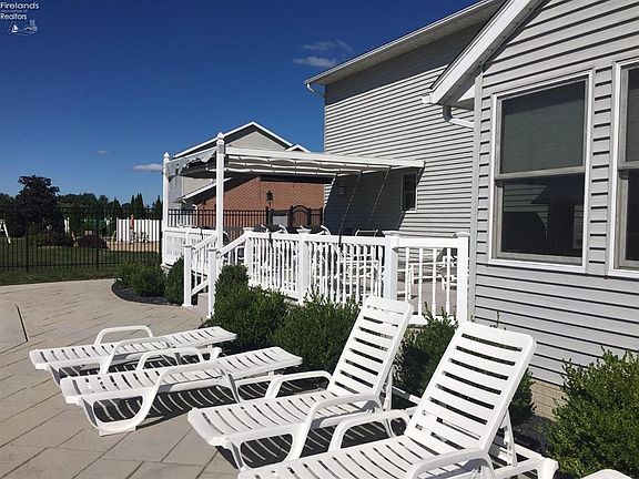 5th image of 260 Saint Paul Dr