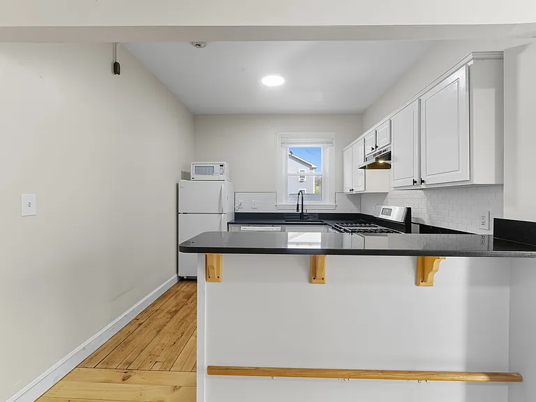 46 E Transit St #1R — Photo 10