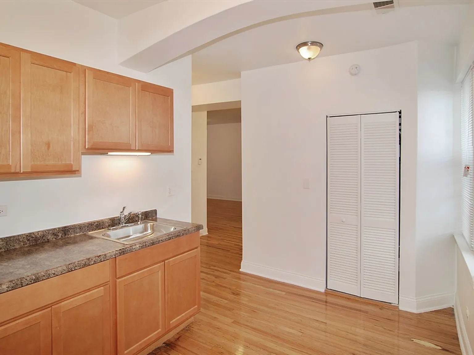 3501 W Adams — Photo 4