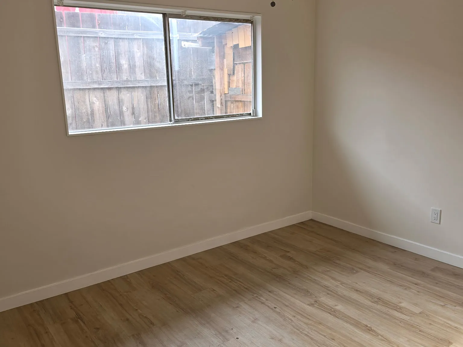 2 bed, 950 sqft, $2,400 — Photo 2