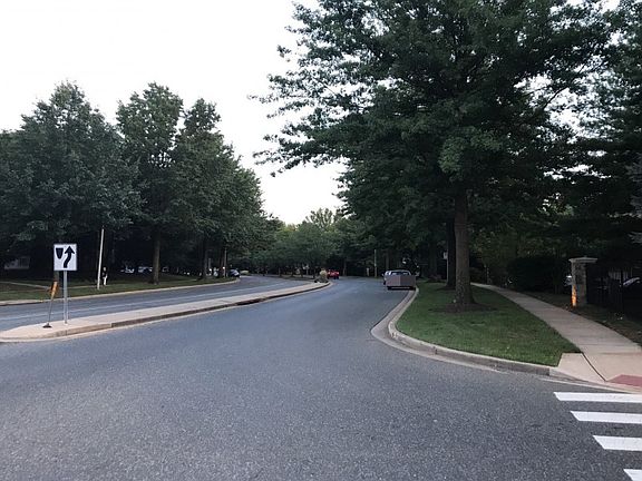 4th image of 10016 Vanderbilt Cir APT 10
