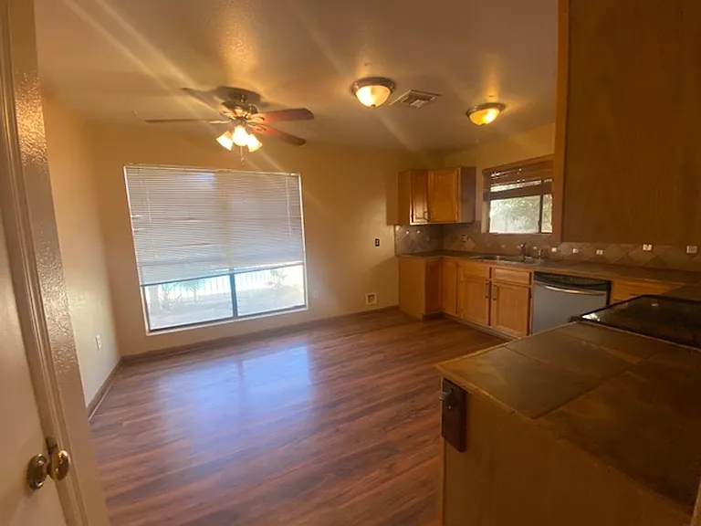 1249 E Laurel Ave — Photo 19