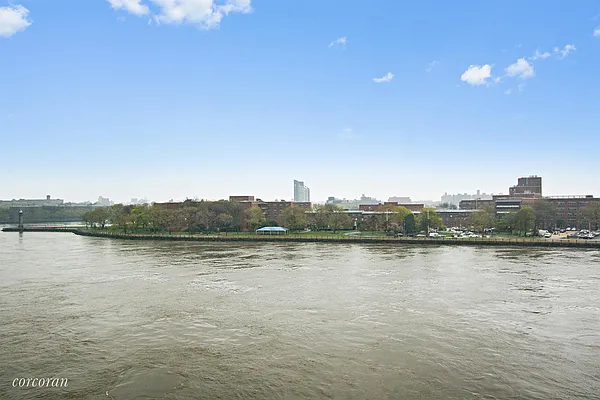 Sold by Corcoran | media 24