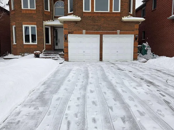 1607 Sandhurst Cres #Basement, Pickering, ON L1V 6W2