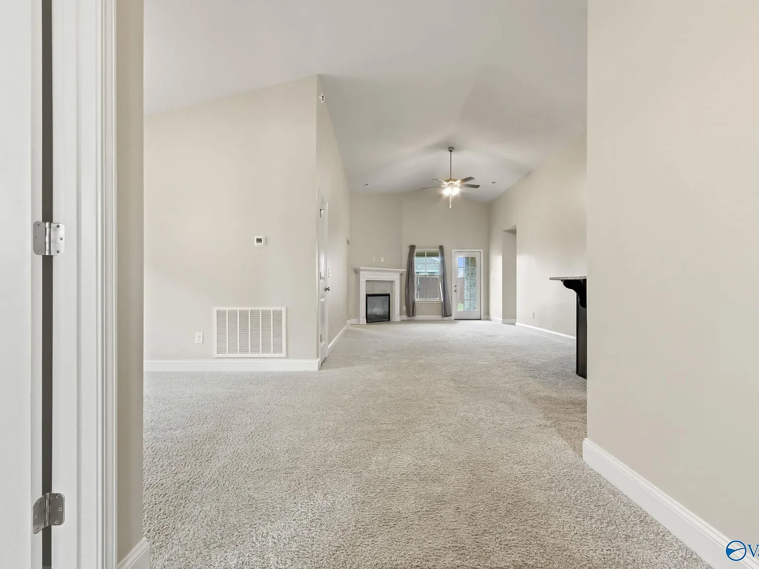4 bed, 2.0 bath, 1820 sqft, $1,950 — Photo 2