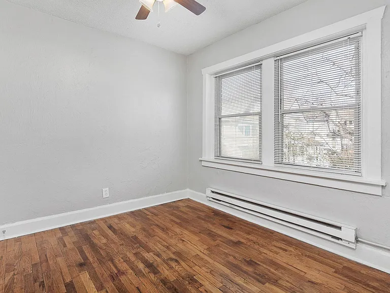 3933 Charlotte St — Photo 38