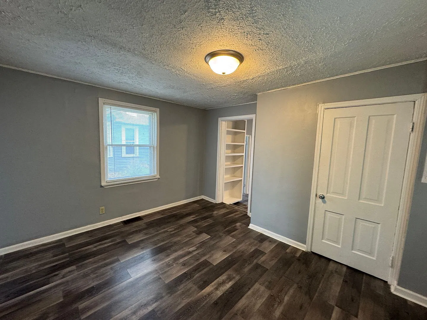 Bates-Hendricks 2 Bedrooms 1 Bath — Photo 4