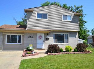15853 Flanagan St, Roseville, MI 48066