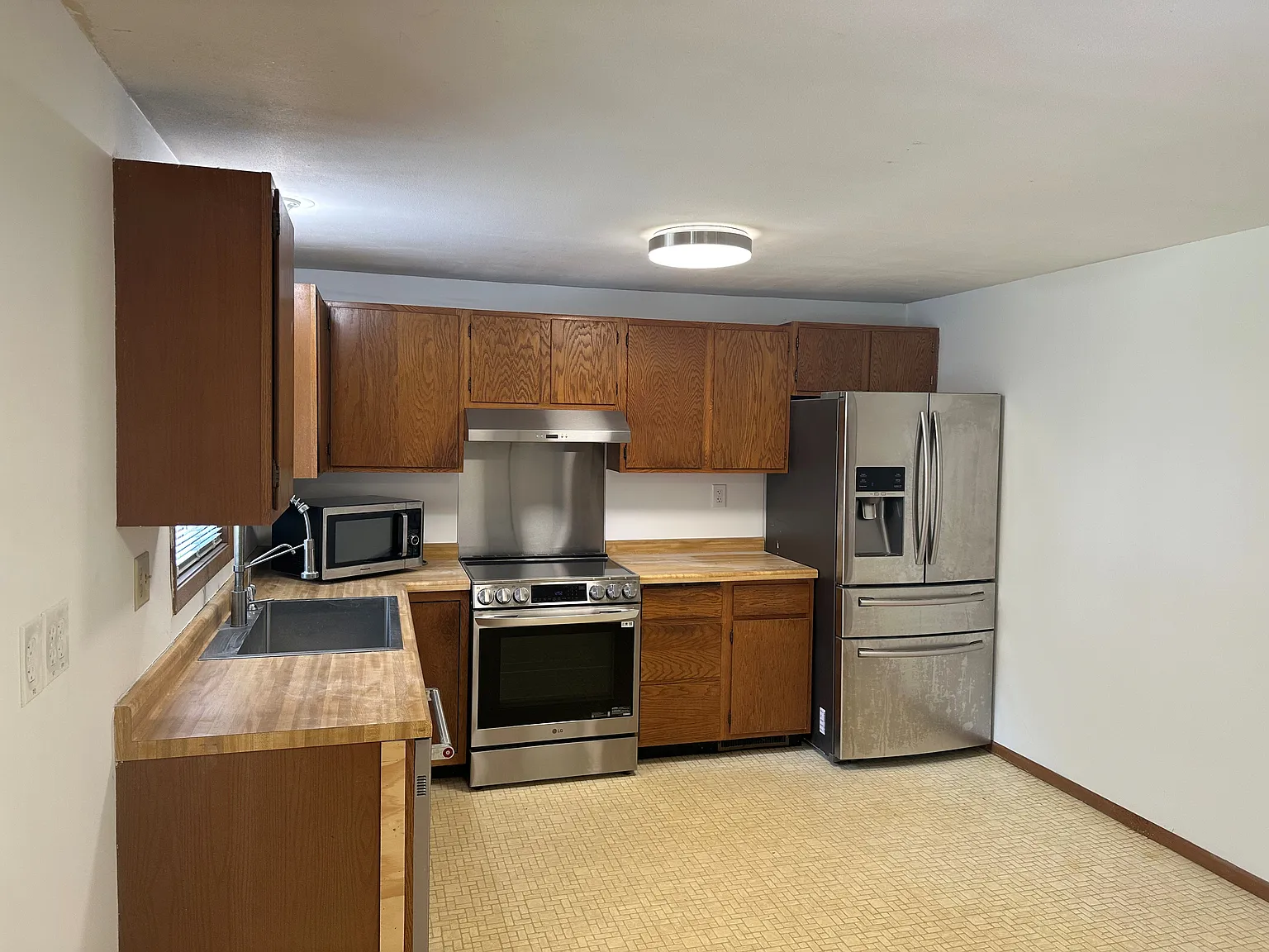2 bed, 975 sqft, $1,800 — Photo 4