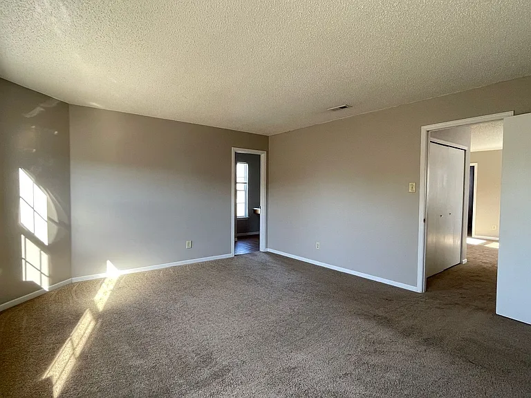 2594 Chilton Dr — Photo 12