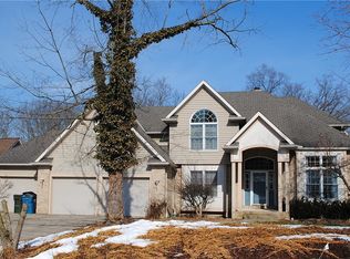 705 Willow Creek Dr, Amherst, OH 44001